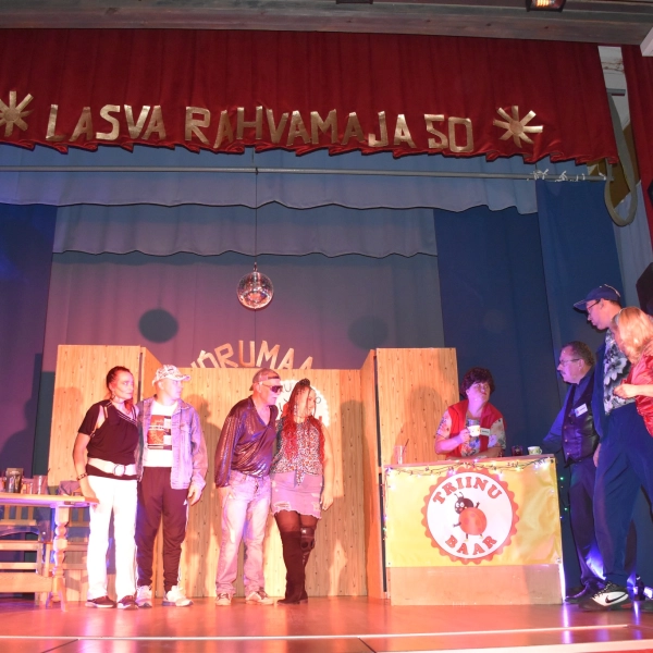 Sulbi külateatri etendus „Kuidas me röövisime Triinu baari“ purustab rekordeid